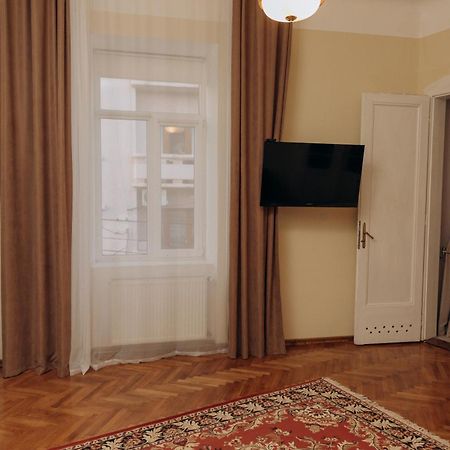 Простора 2-Кімн Квартира В Центрі Чернівців На Турецькій 18 Завжди Зі Світлом Esterno foto